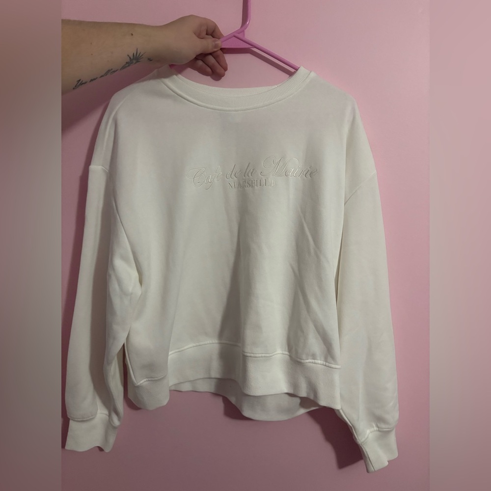 ⭐️Divided large white sweater